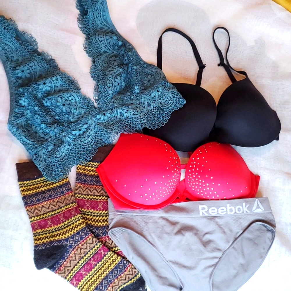Victoria's Secret Bras, panties, socks, size S, 32C: 5 pieces!